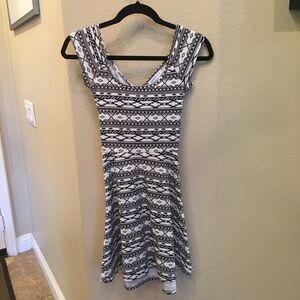 SOCIALITE Women Black & White Patterned Open Back Dress Size Xsmall-Made in USA